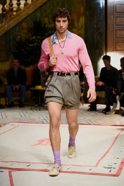 Look 60